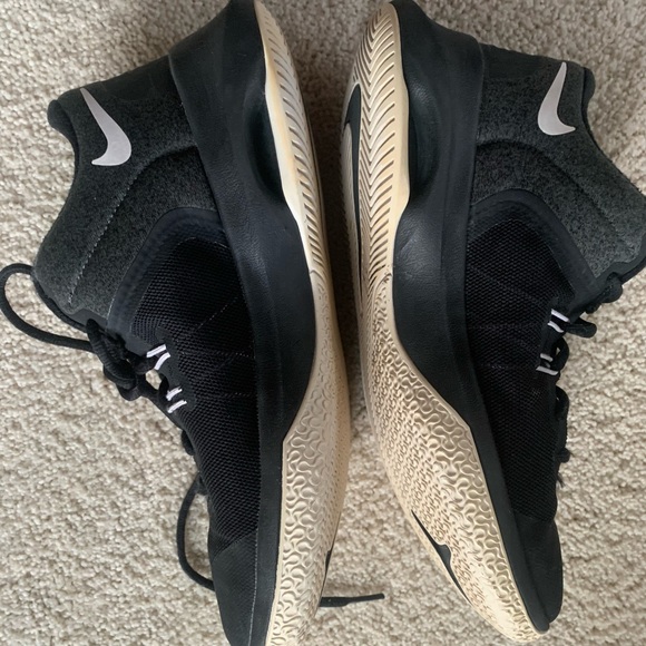 Nike Air Versitile ll Sneakers - Picture 3 of 7